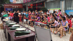 包粽子比赛，包出浓浓端午情